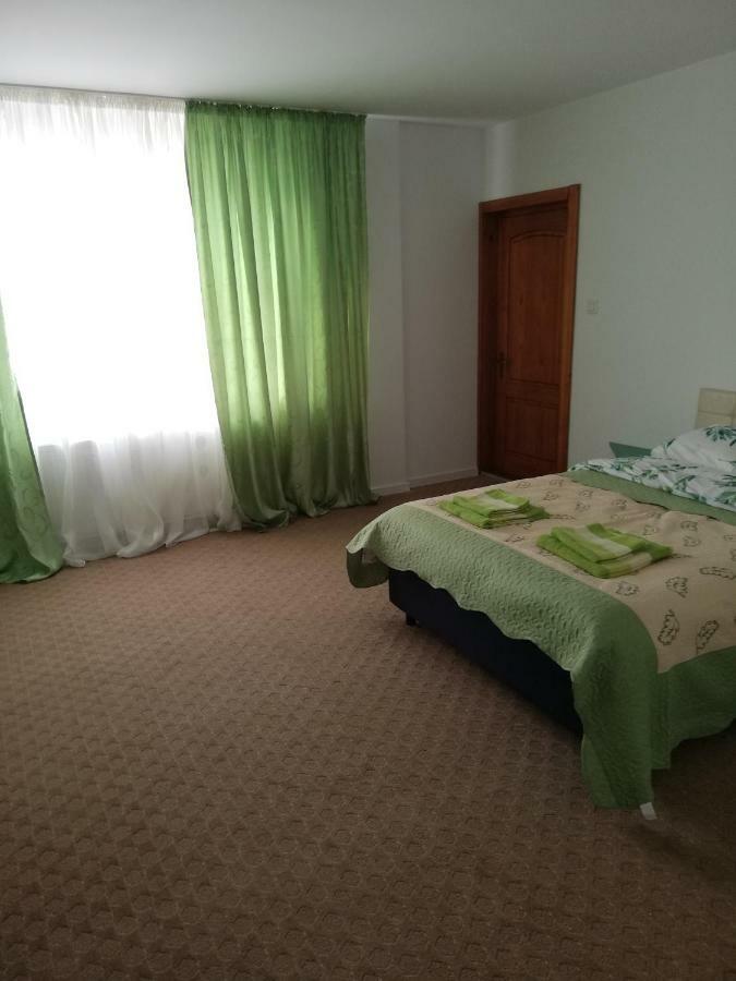 Pensiunea La Safari Targu Neamt Exterior photo