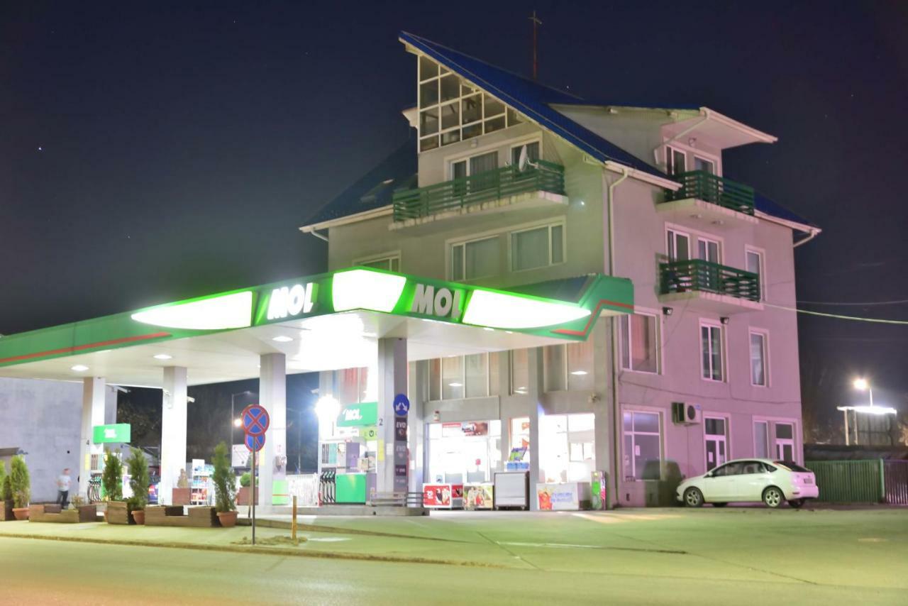 Pensiunea La Safari Targu Neamt Exterior photo